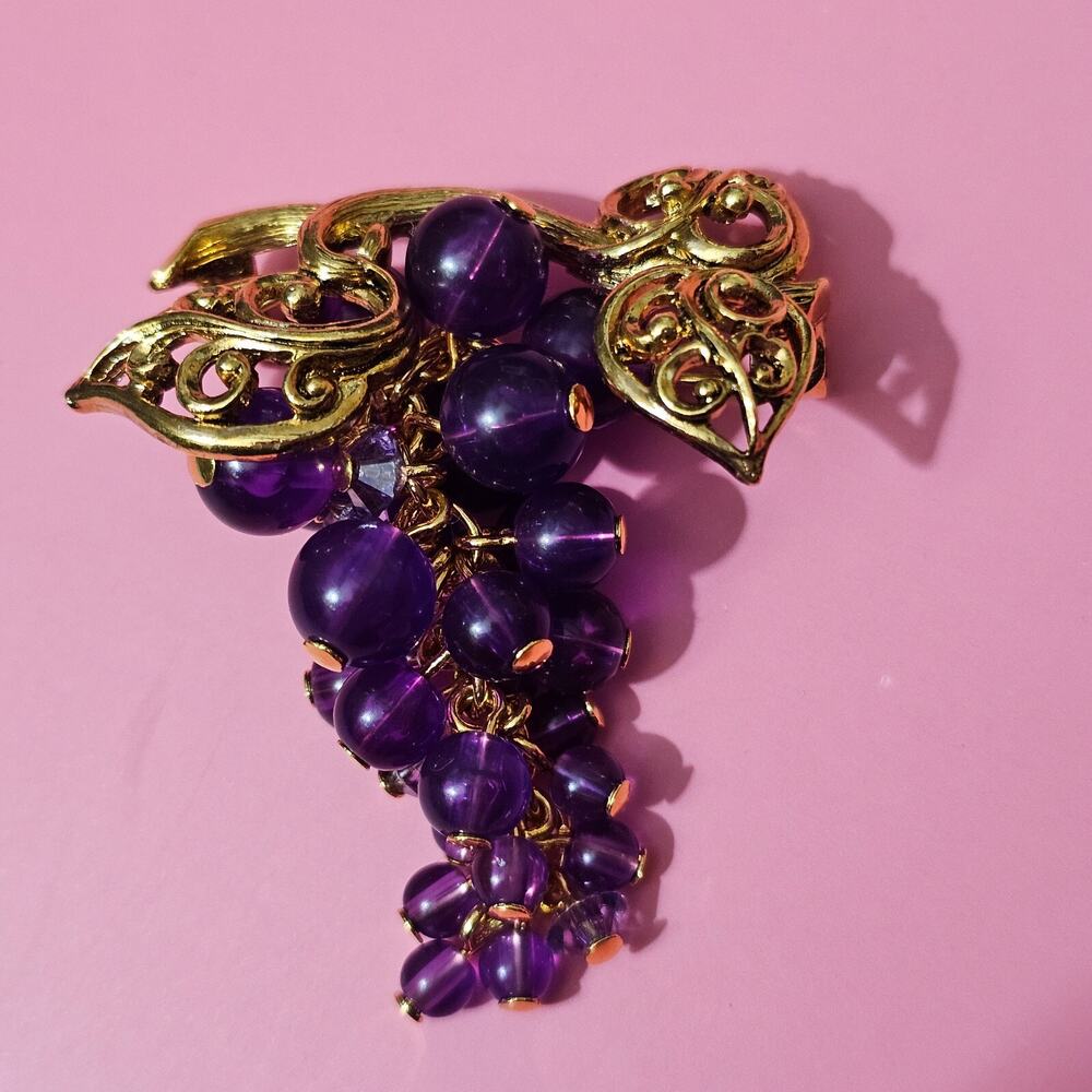 Avon FALL GRAPES Cluster Brooch Lapel Pin Goldtone 1993 Vintage - Picture 10 of 11